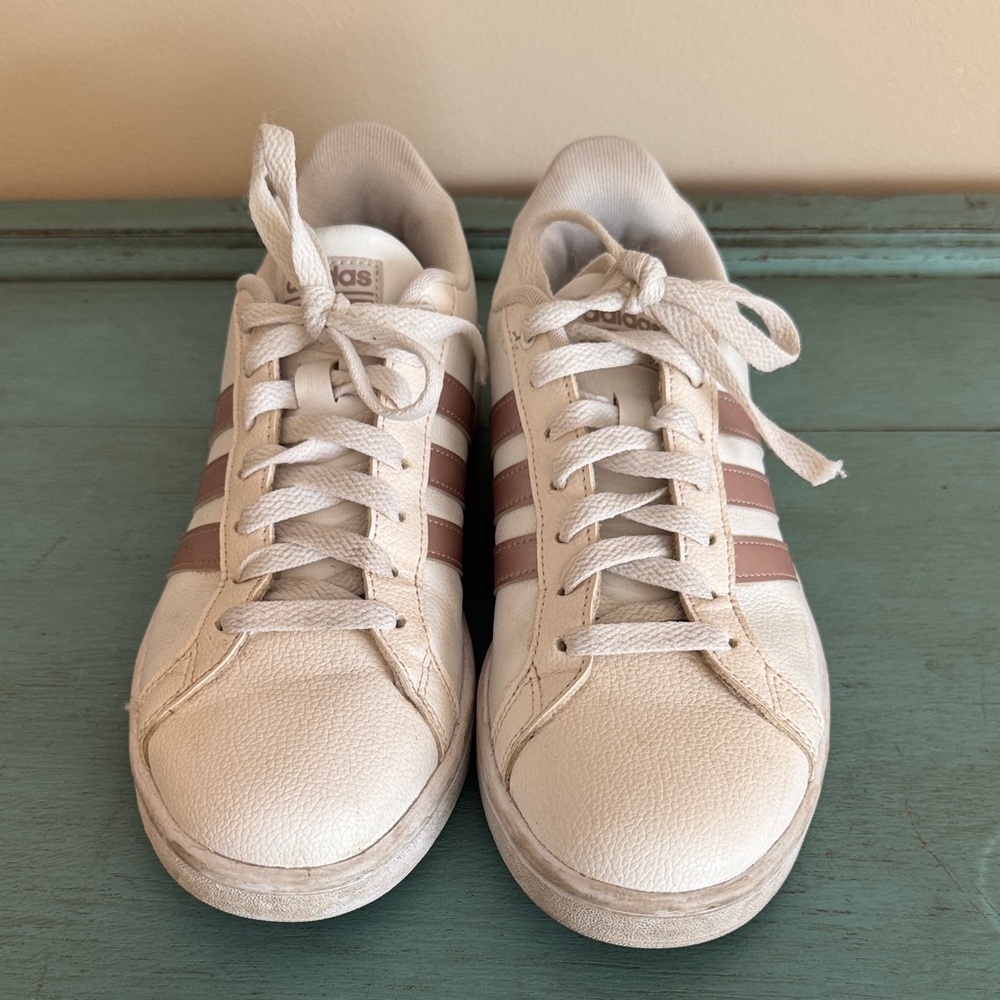 Adidas Cloudfoam Woman’s White Sneakers with Pink Stripes